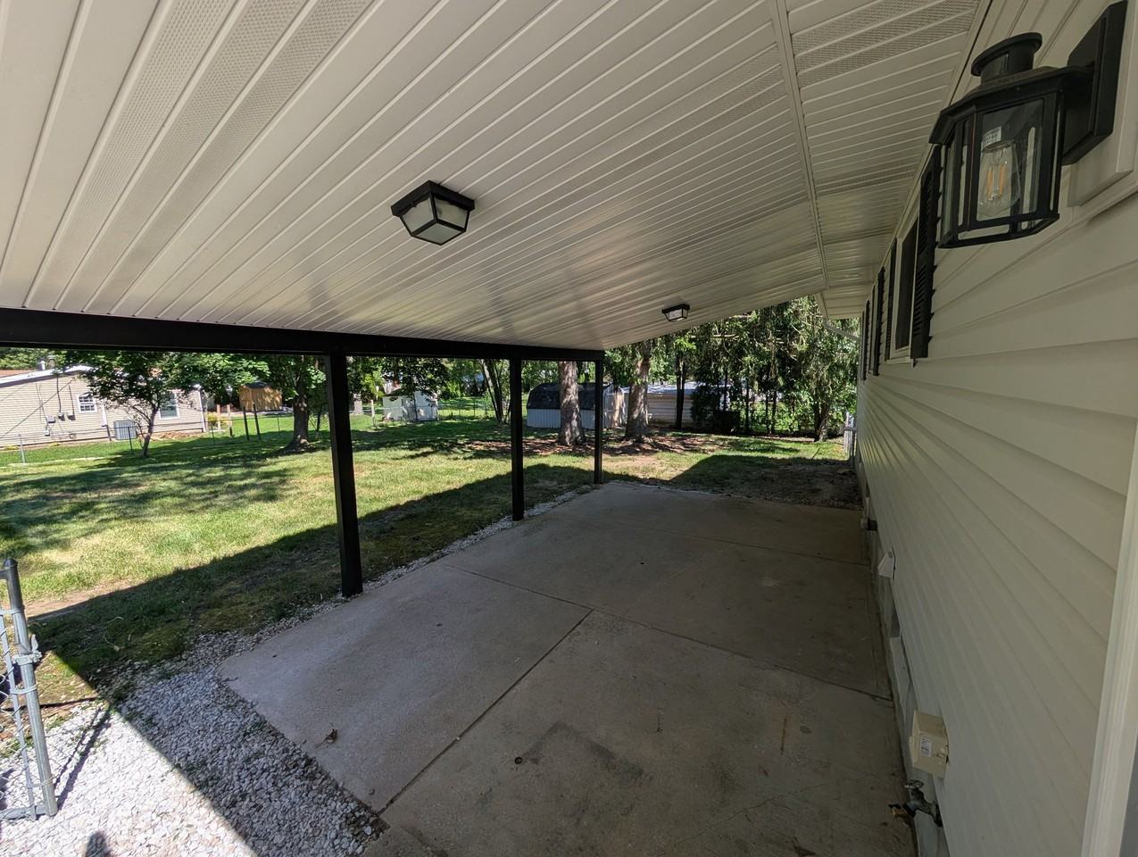 2535 Sears Rd - Photo 5 of 20