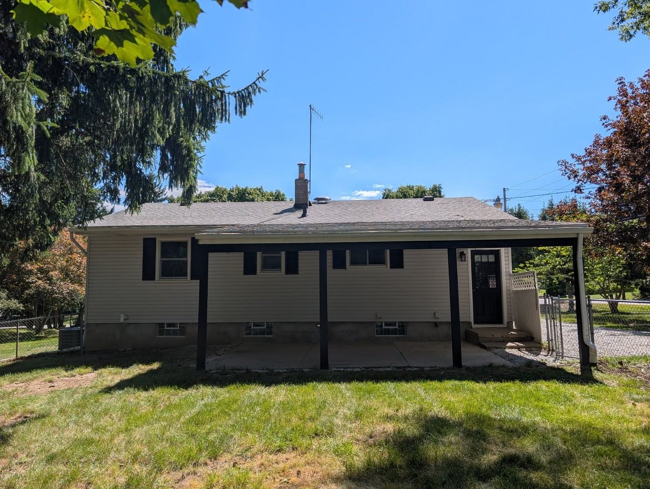 2535 Sears Rd - Photo 6 of 20