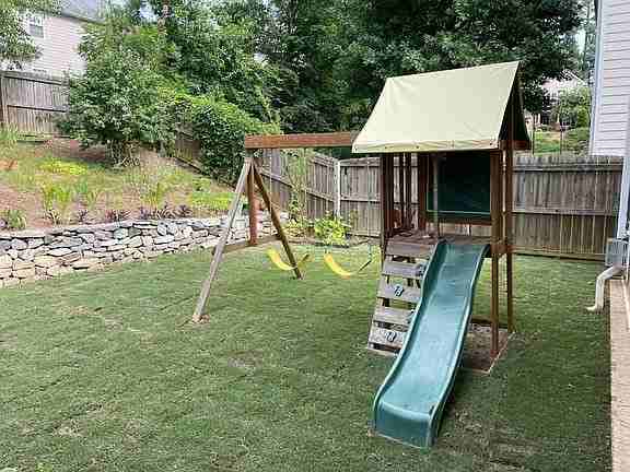105 Dinsorette Ln - Photo 2 of 6