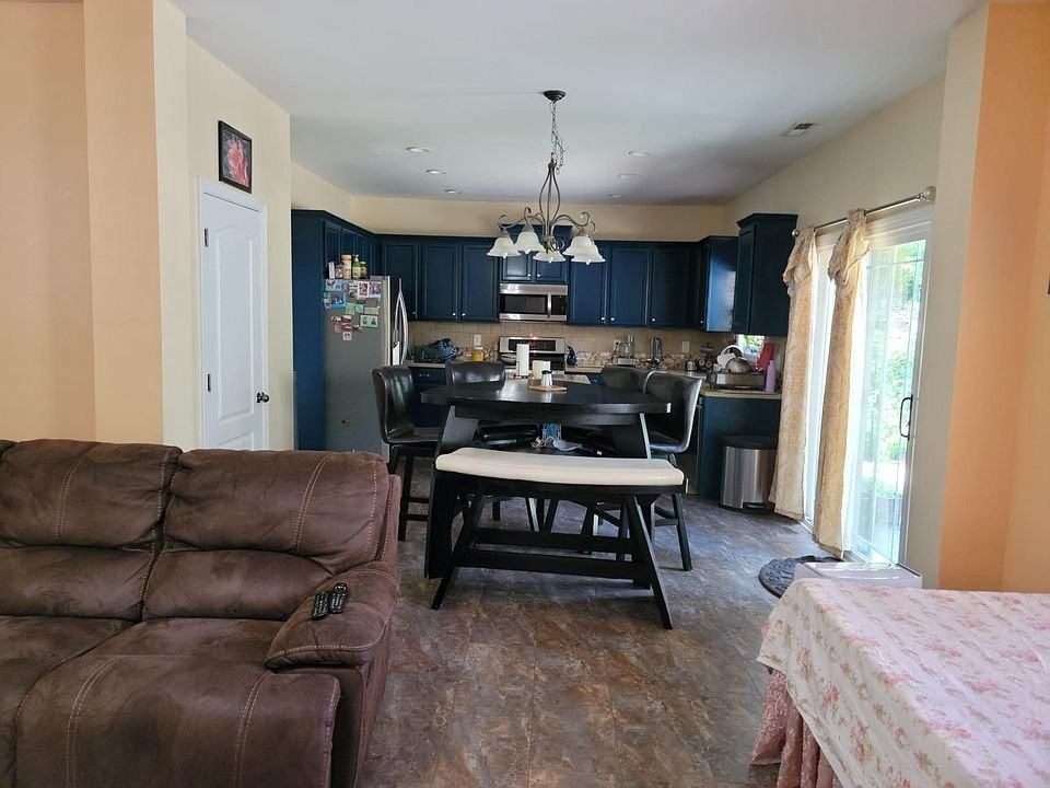 105 Dinsorette Ln - Photo 3 of 6