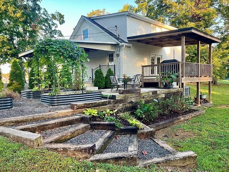 595 Shun Pike - Photo 2 of 11