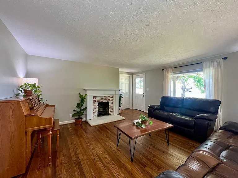 595 Shun Pike - Photo 3 of 11