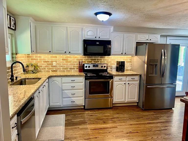 595 Shun Pike - Photo 4 of 11