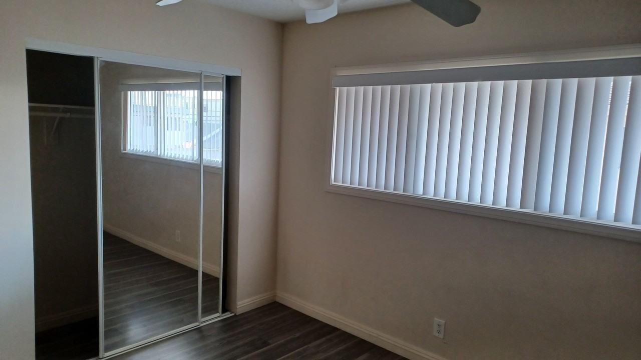 4382 W 130th St #E - Photo 4 of 13