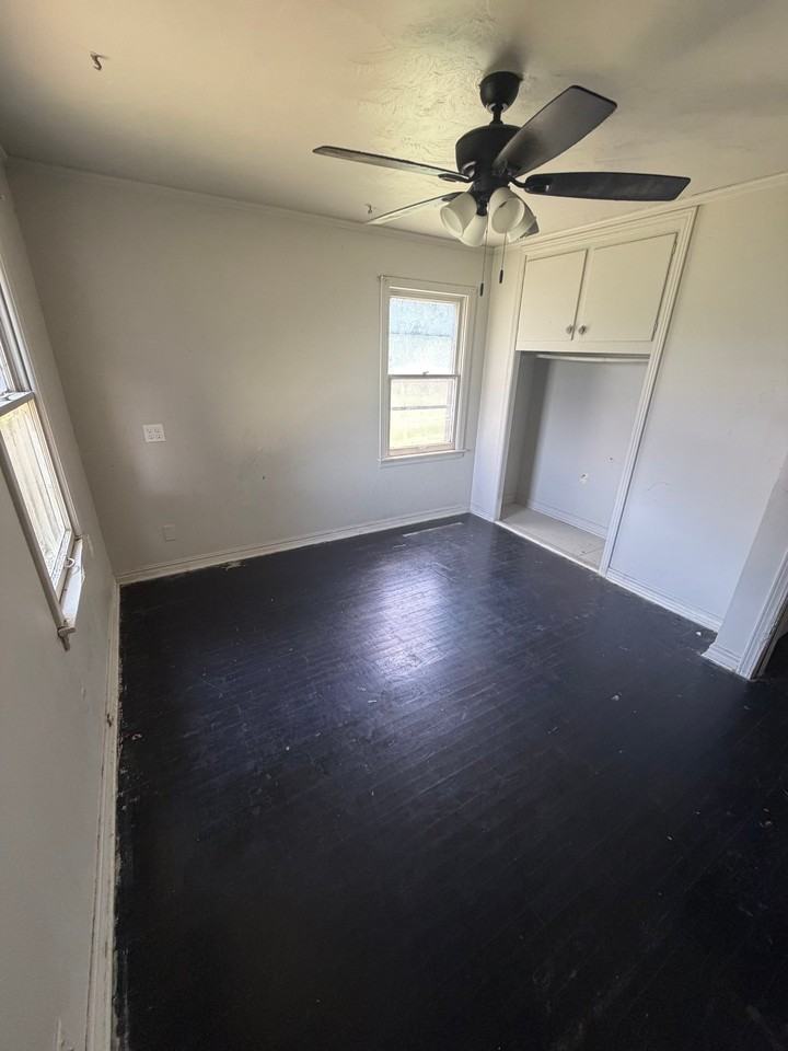 815 W Doolin Ave - Photo 3 of 8