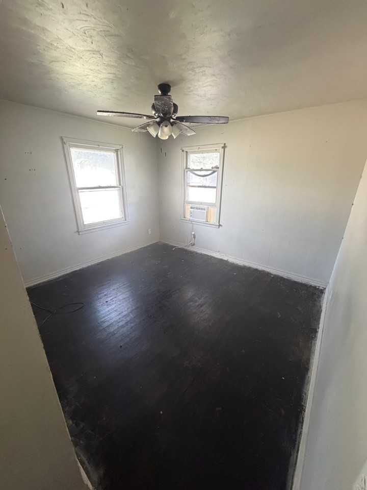815 W Doolin Ave - Photo 5 of 8
