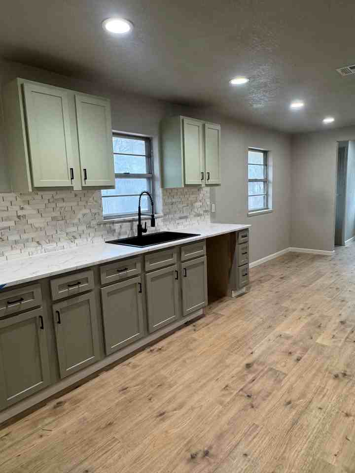 702 Kiowa St - Photo 4 of 12