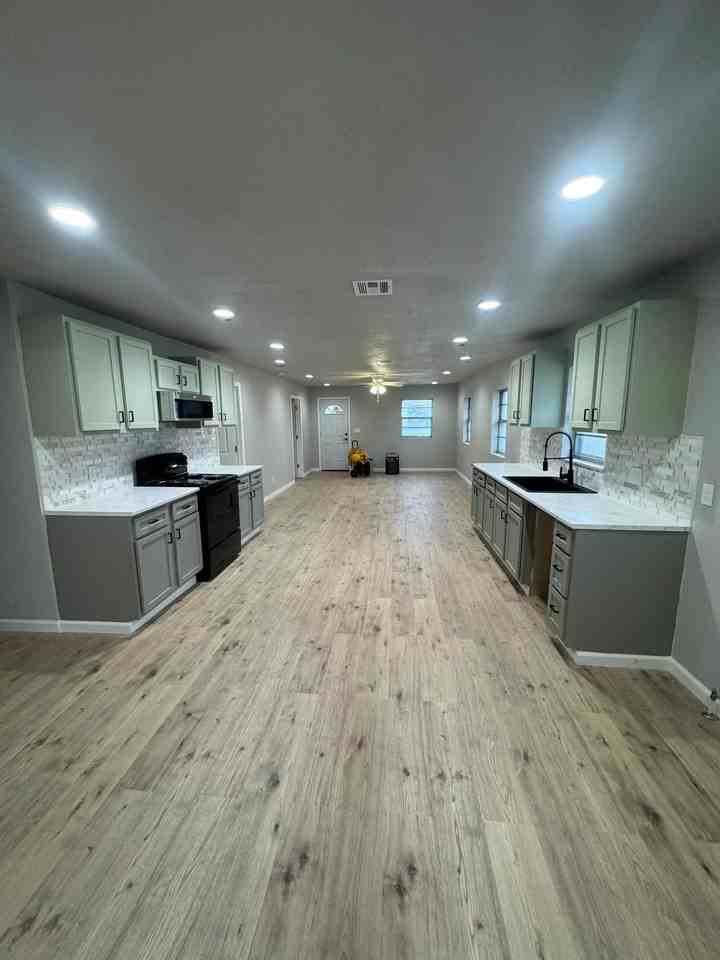 702 Kiowa St - Photo 5 of 12