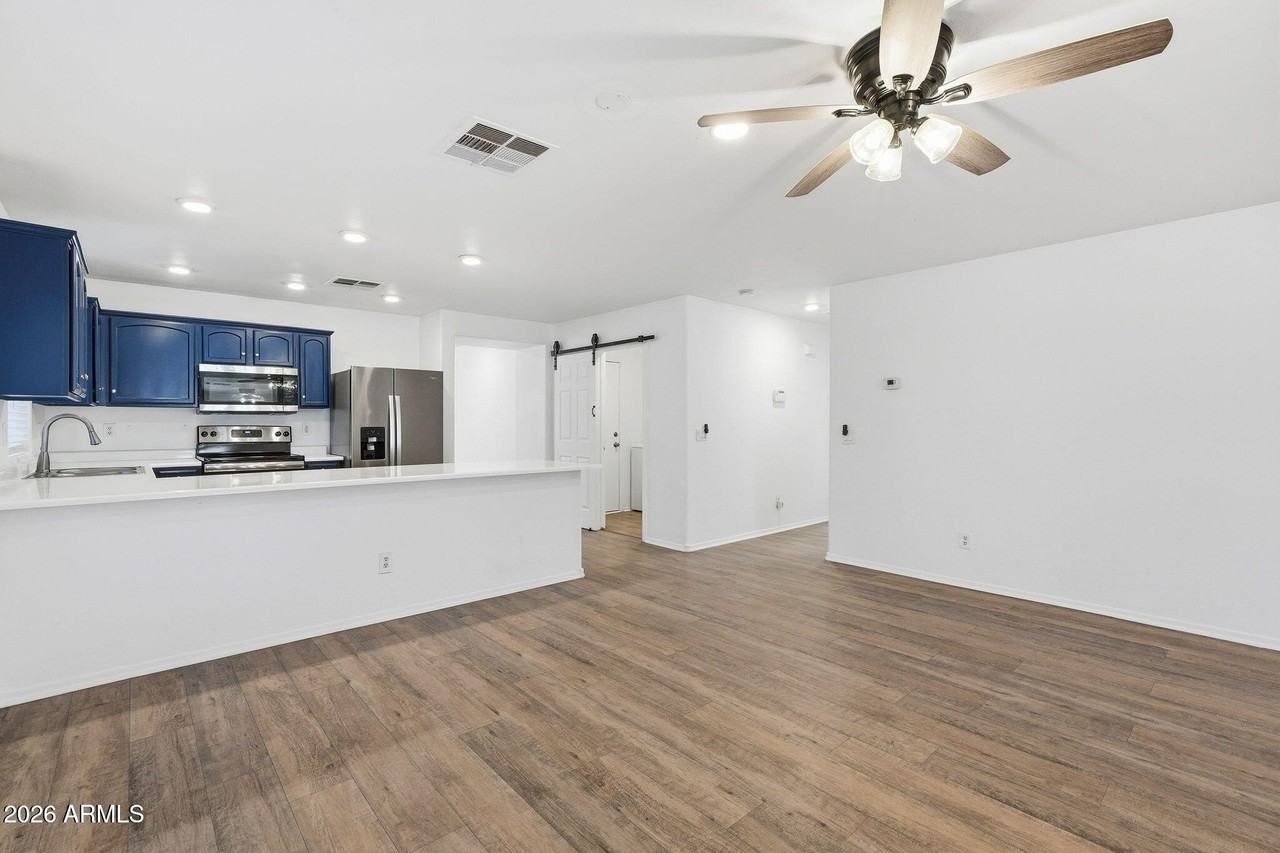 45542 W Guilder Ave - Photo 7 of 34