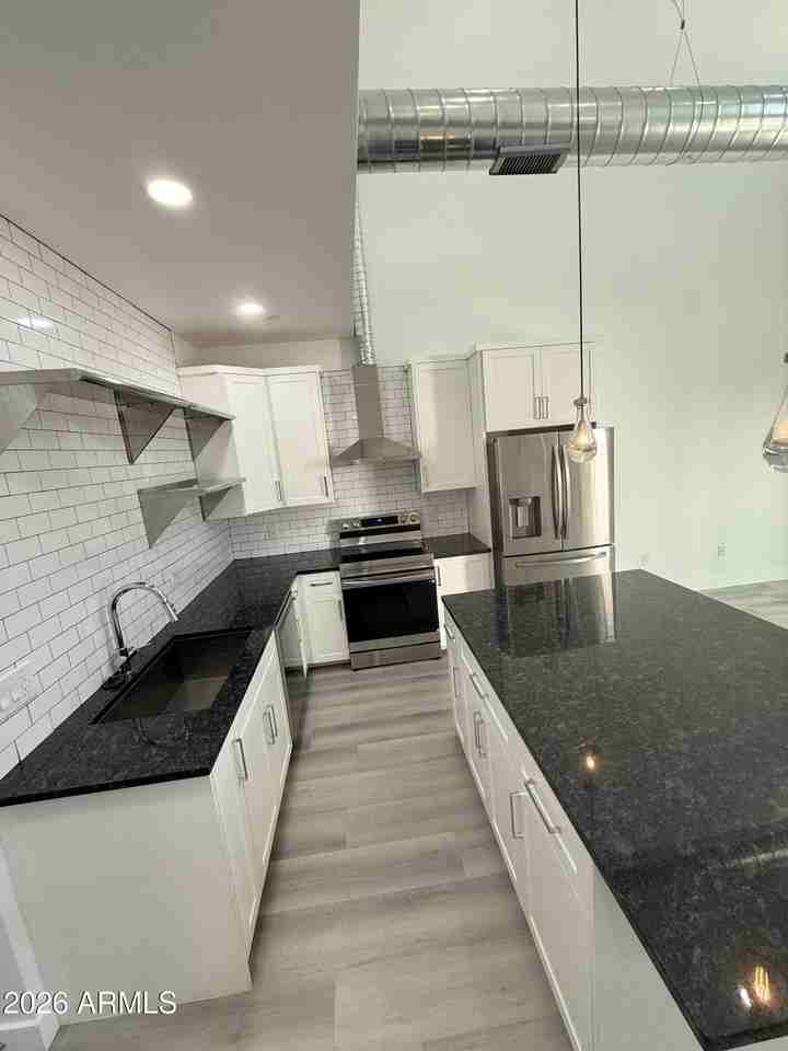 3130 N 37th St #3 - Photo 3 of 10