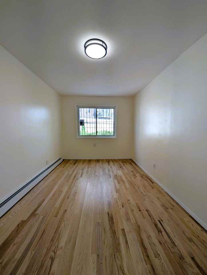 45 E 51st St #1 - Photo 5 of 9