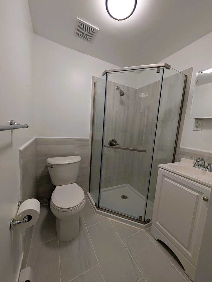 45 E 51st St #1 - Photo 7 of 9