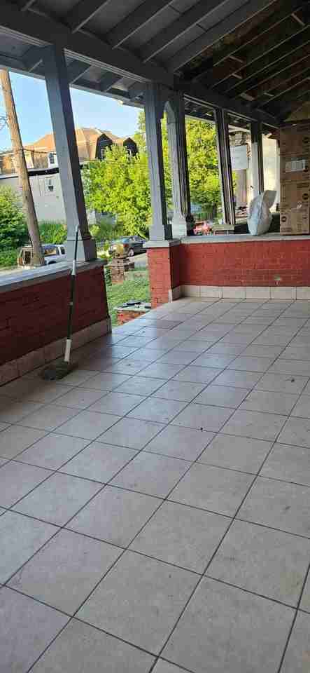 2118 W Tioga St - Photo 2 of 9
