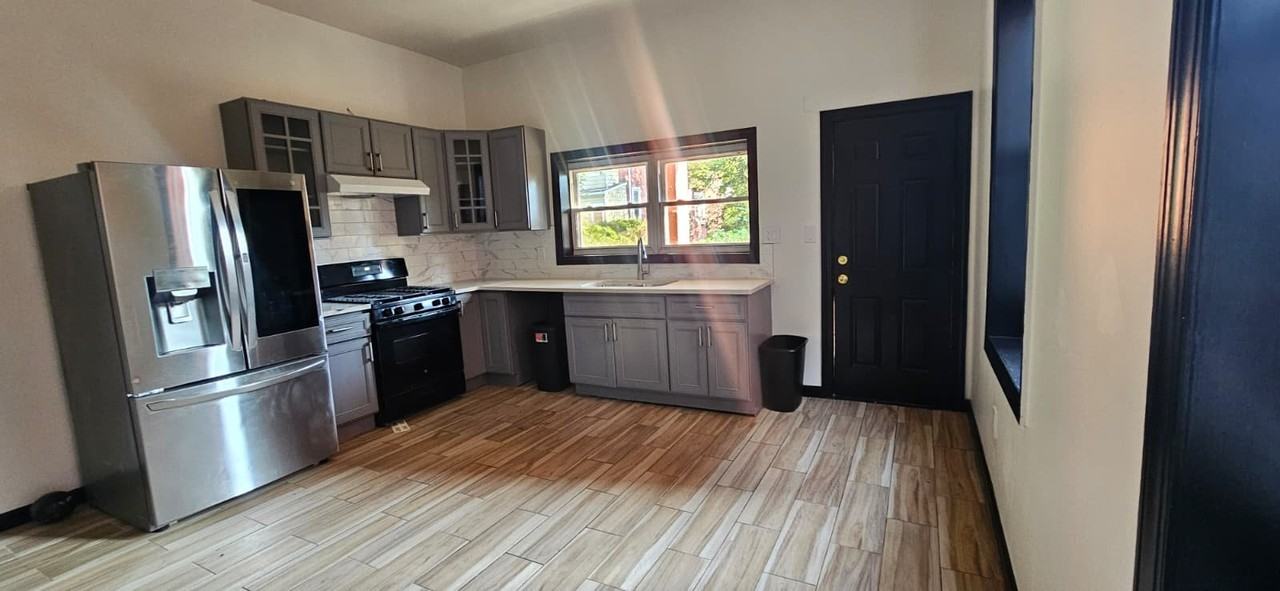 2118 W Tioga St - Photo 3 of 9