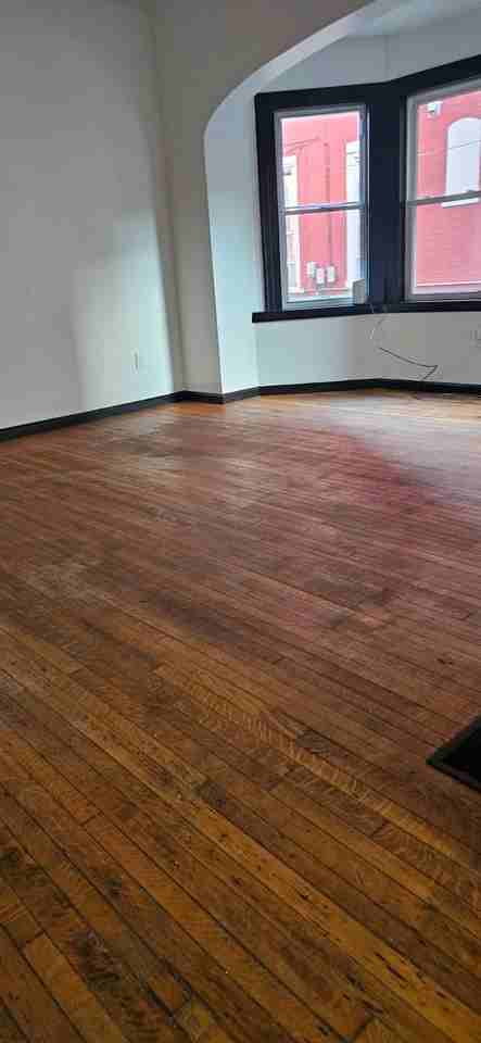 2118 W Tioga St - Photo 6 of 9