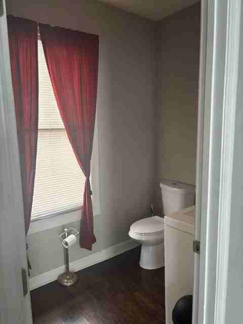 238 Webster Ave #1UPSTAIRS - Photo 4 of 8