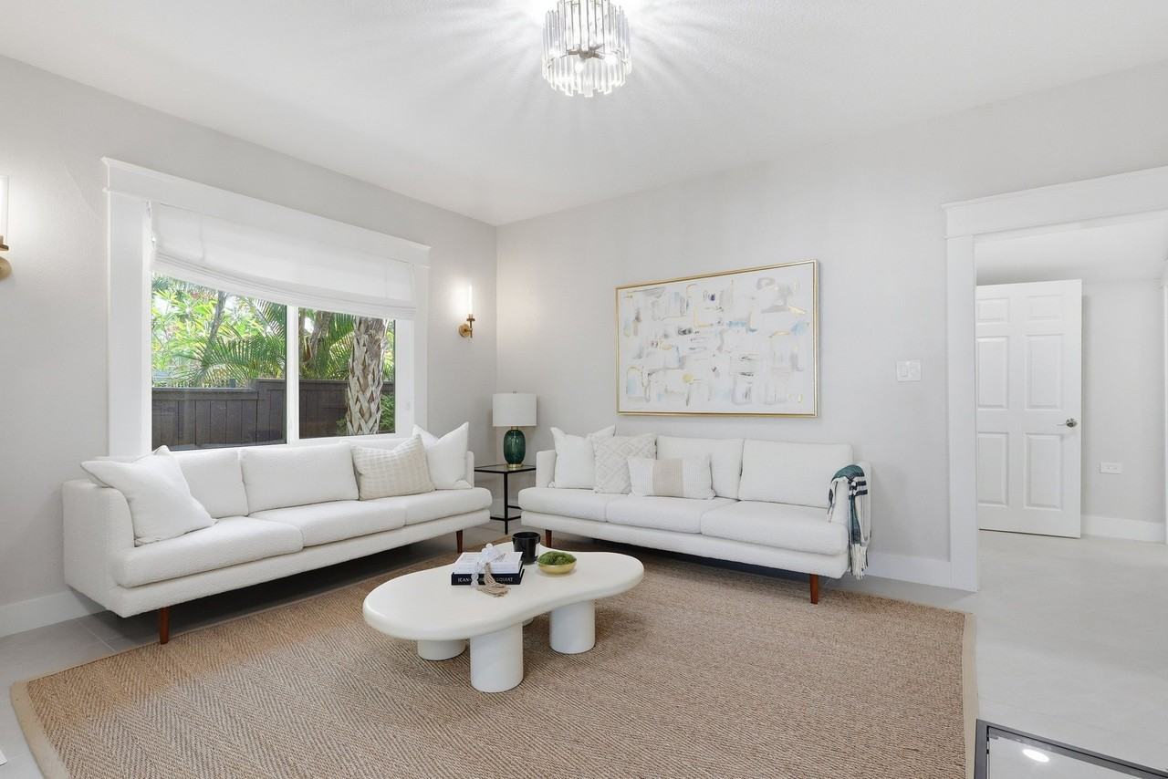 1611 Hyde Park St - Photo 4 of 20