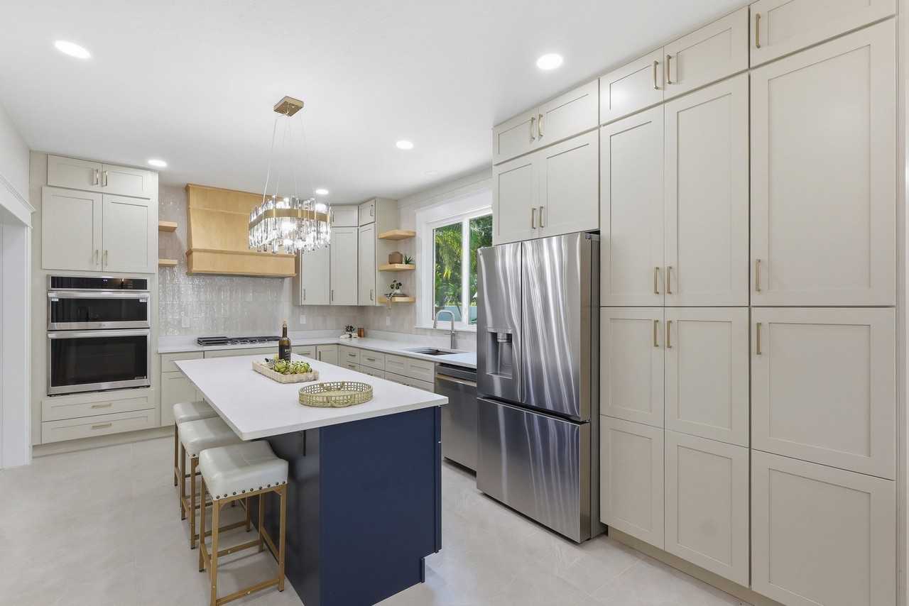 1611 Hyde Park St - Photo 7 of 20