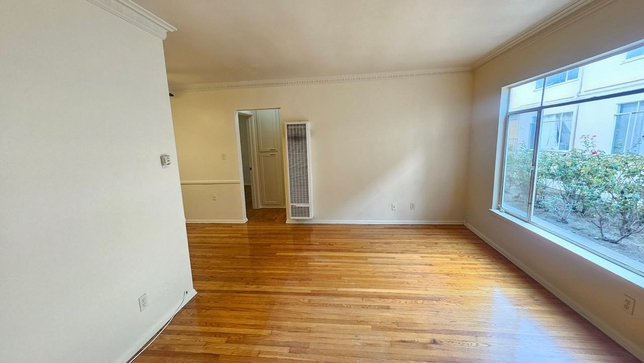 1623 N Hobart Blvd #2 - Photo 3 of 9