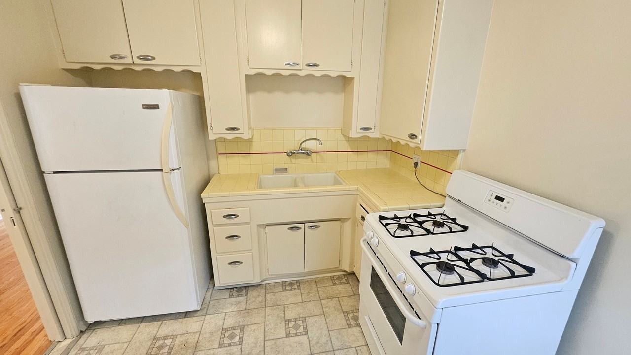 1623 N Hobart Blvd #2 - Photo 6 of 9