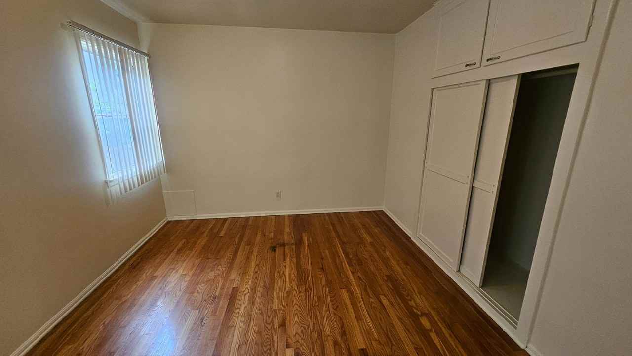 1623 N Hobart Blvd #2 - Photo 7 of 9