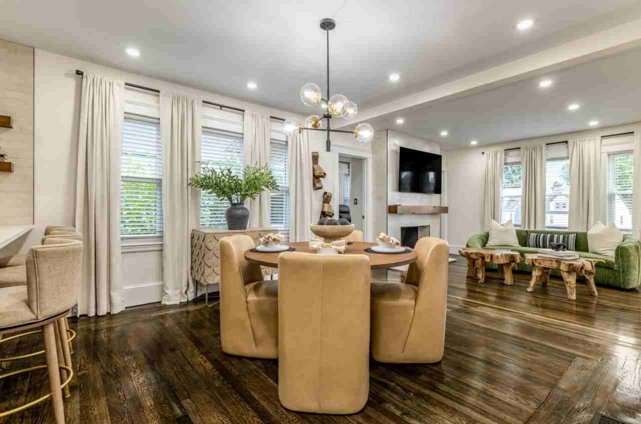 86 Gallivan Blvd