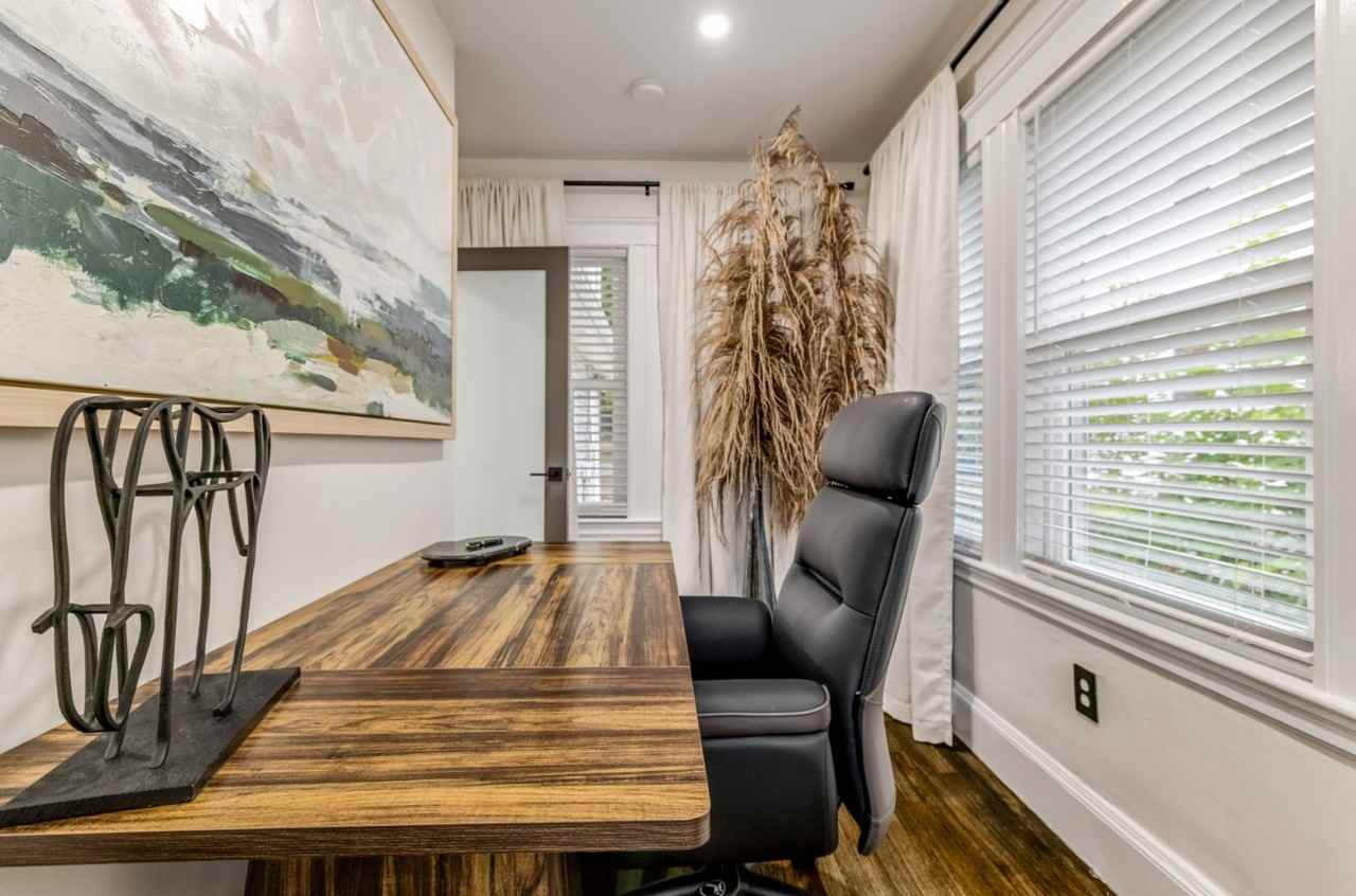 86 Gallivan Blvd - Photo 4 of 15