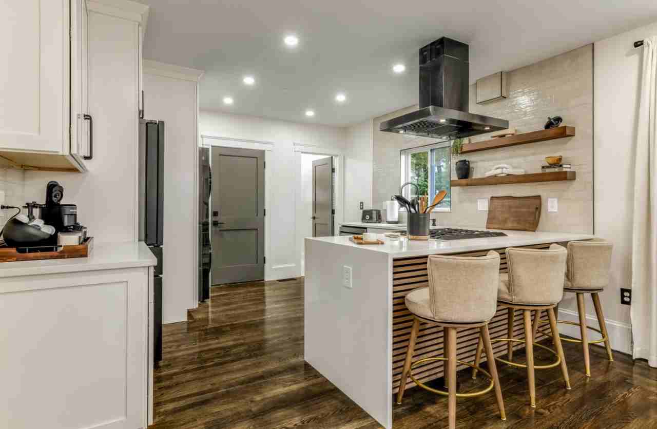 86 Gallivan Blvd - Photo 5 of 15
