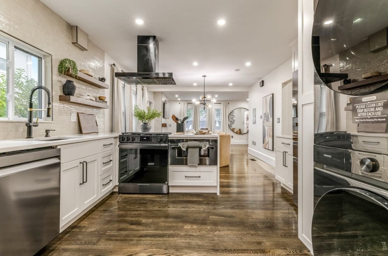 86 Gallivan Blvd - Photo 7 of 15