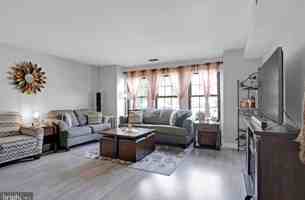 featured image of 10 Summit Ct