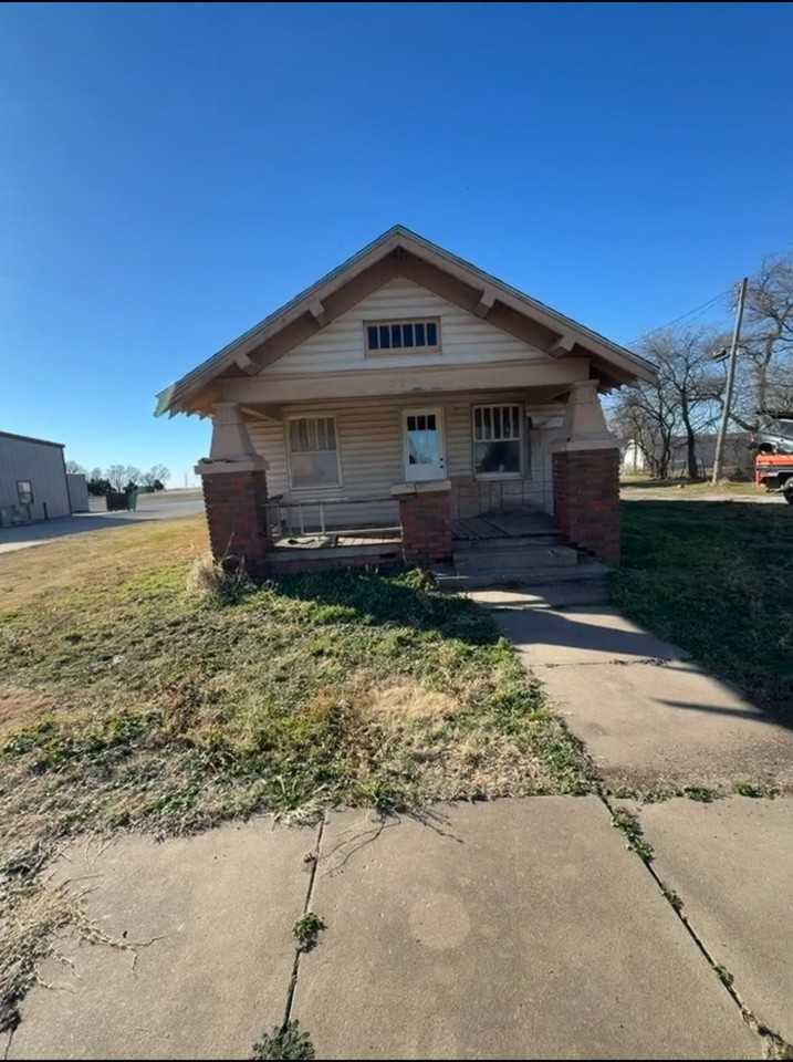 715 Comanche St - Photo 3 of 3