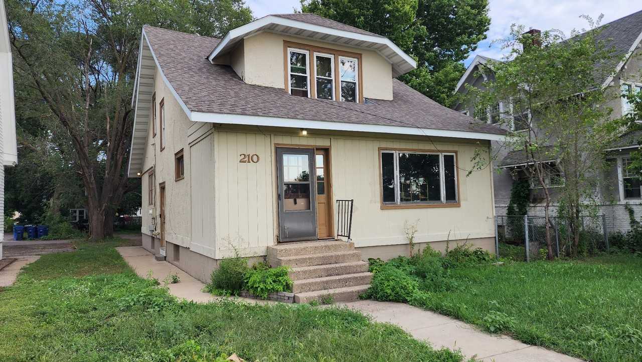 210 9th Ave S