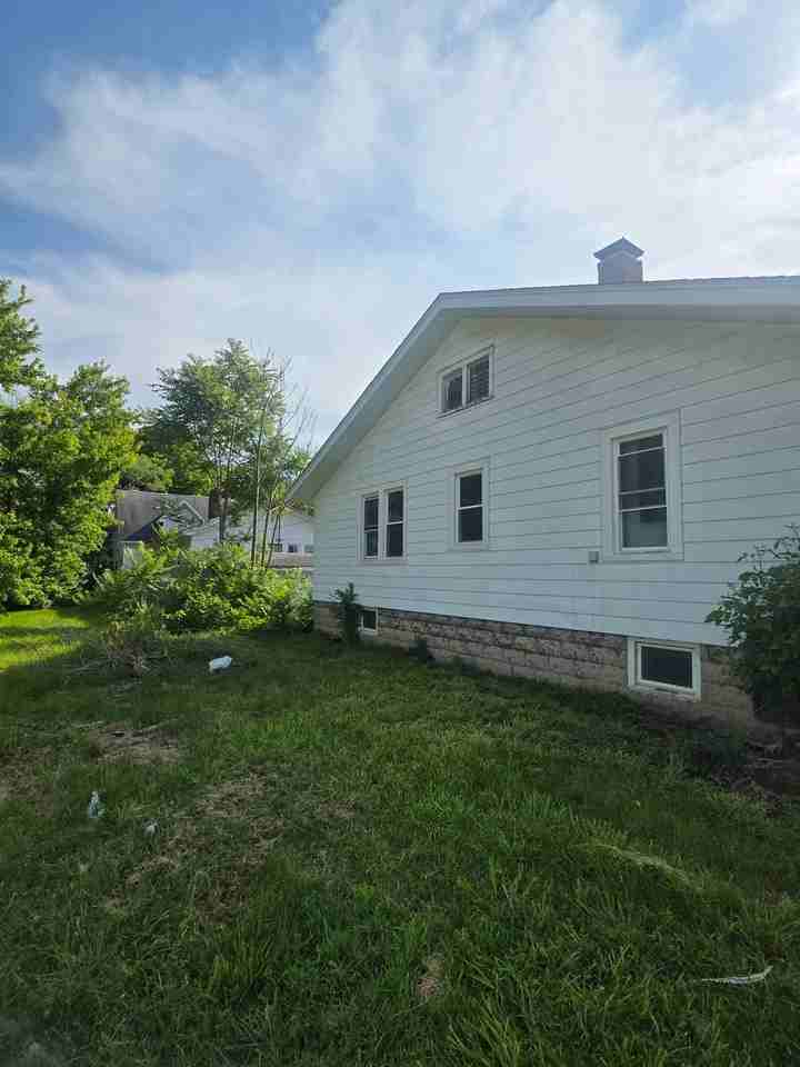 1705 E North St - Photo 3 of 50