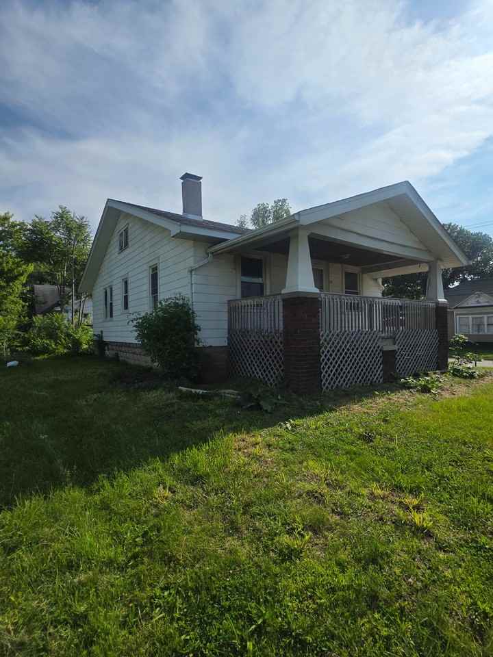 1705 E North St - Photo 4 of 50
