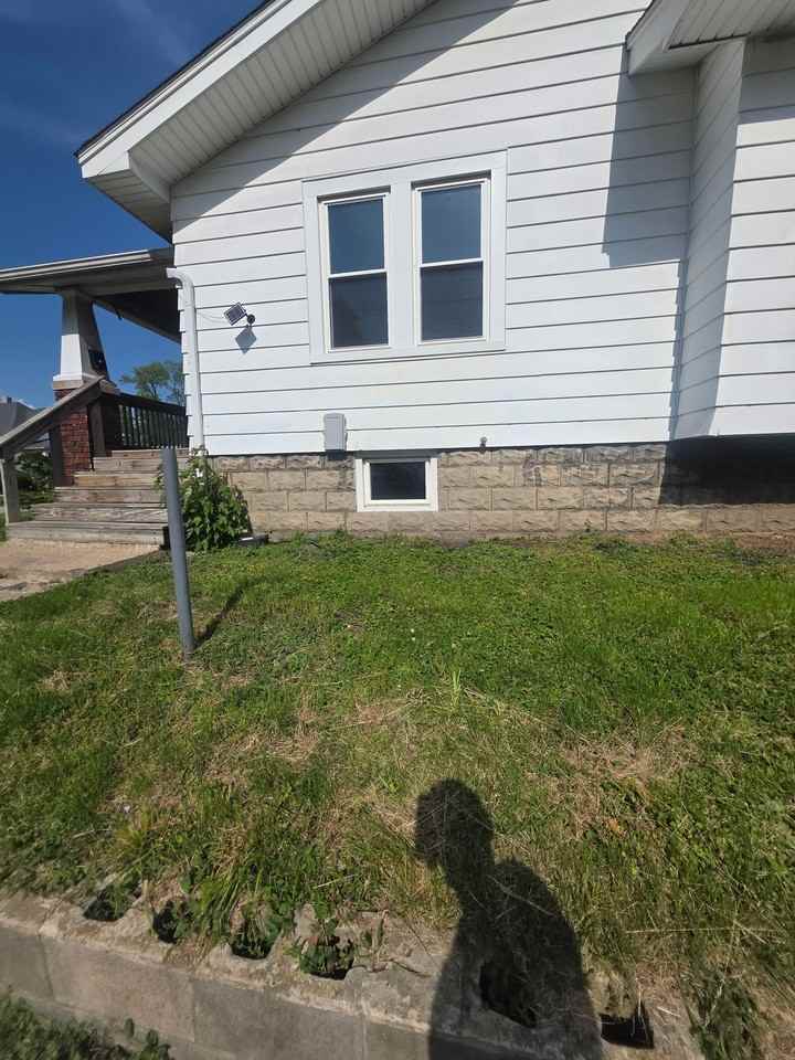 1705 E North St - Photo 5 of 50