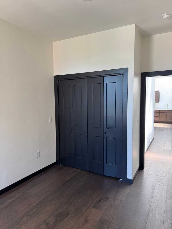 517 1st St #B - Photo 4 of 10