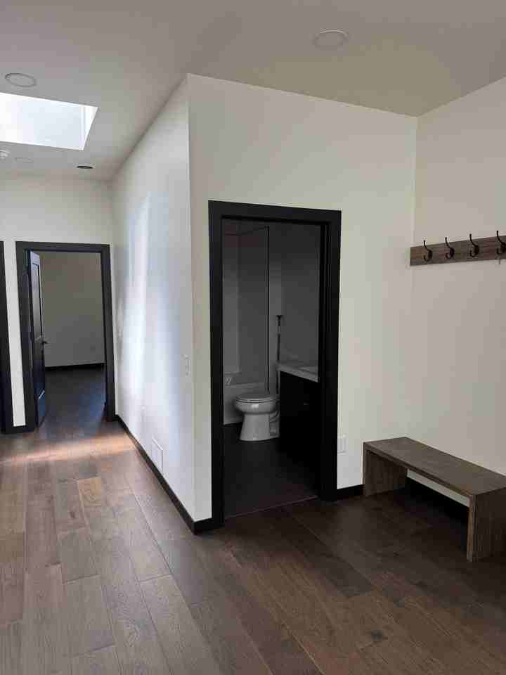 517 1st St #B - Photo 5 of 10