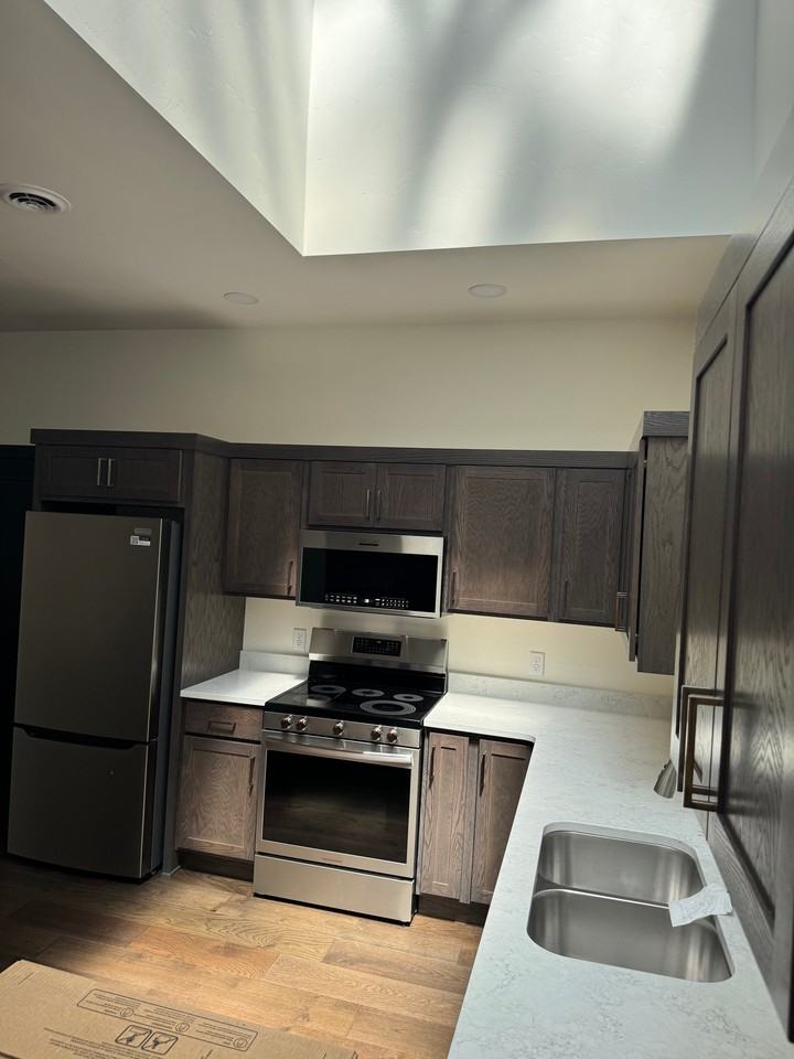 517 1st St #B - Photo 6 of 10