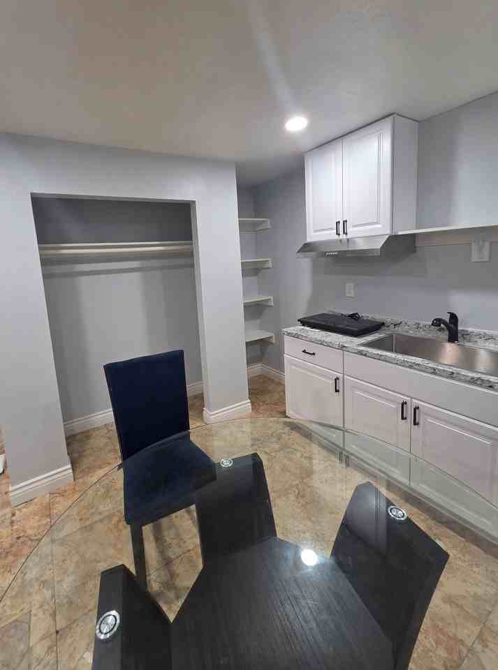 735 N Holmes Ave - Photo 4 of 9