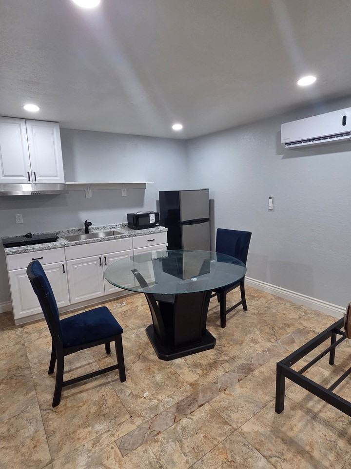 735 N Holmes Ave - Photo 5 of 9