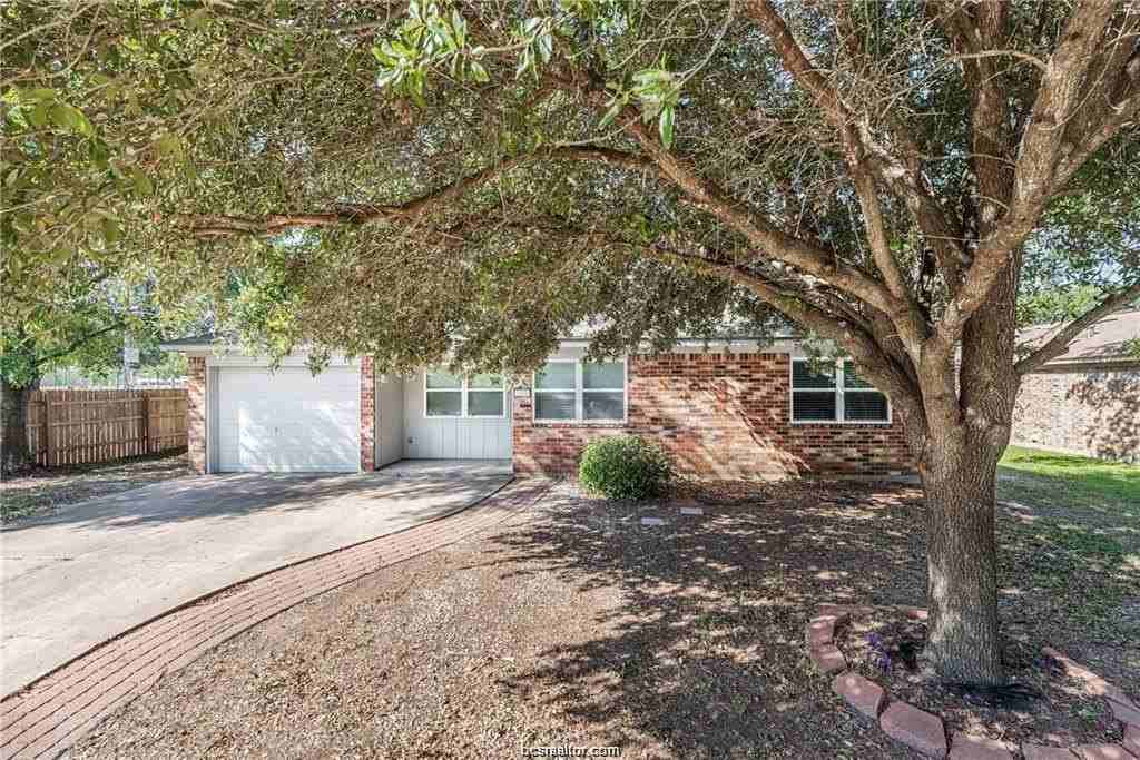 3408 Dallis Dr - Photo 2 of 18