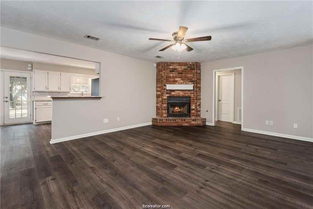 3408 Dallis Dr - Photo 4 of 18