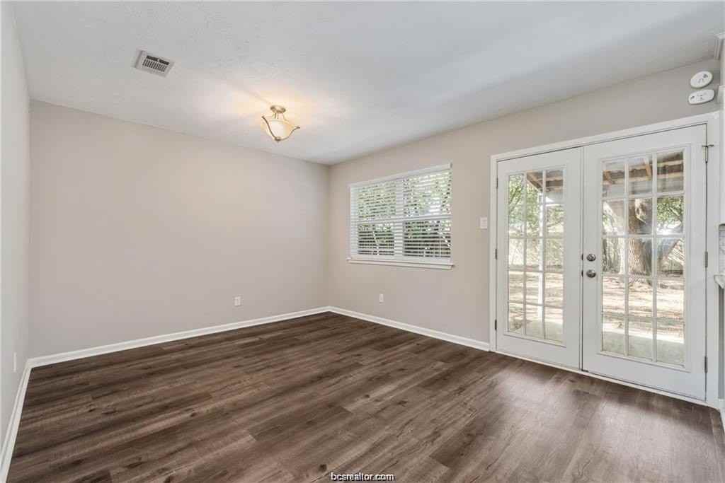 3408 Dallis Dr - Photo 5 of 18
