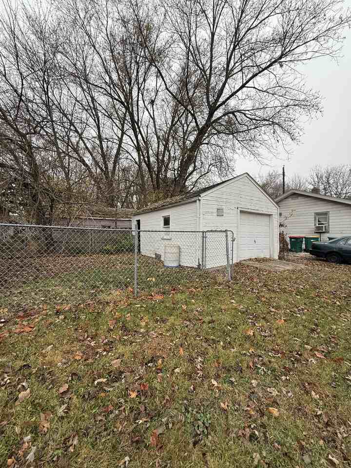1652 E Hickory St ##Il - Photo 2 of 15