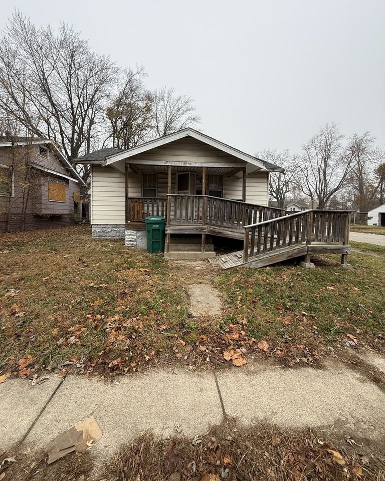1652 E Hickory St ##Il - Photo 3 of 15