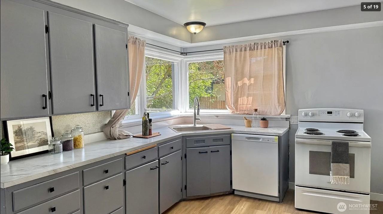 1715 S 40th St - Photo 5 of 19