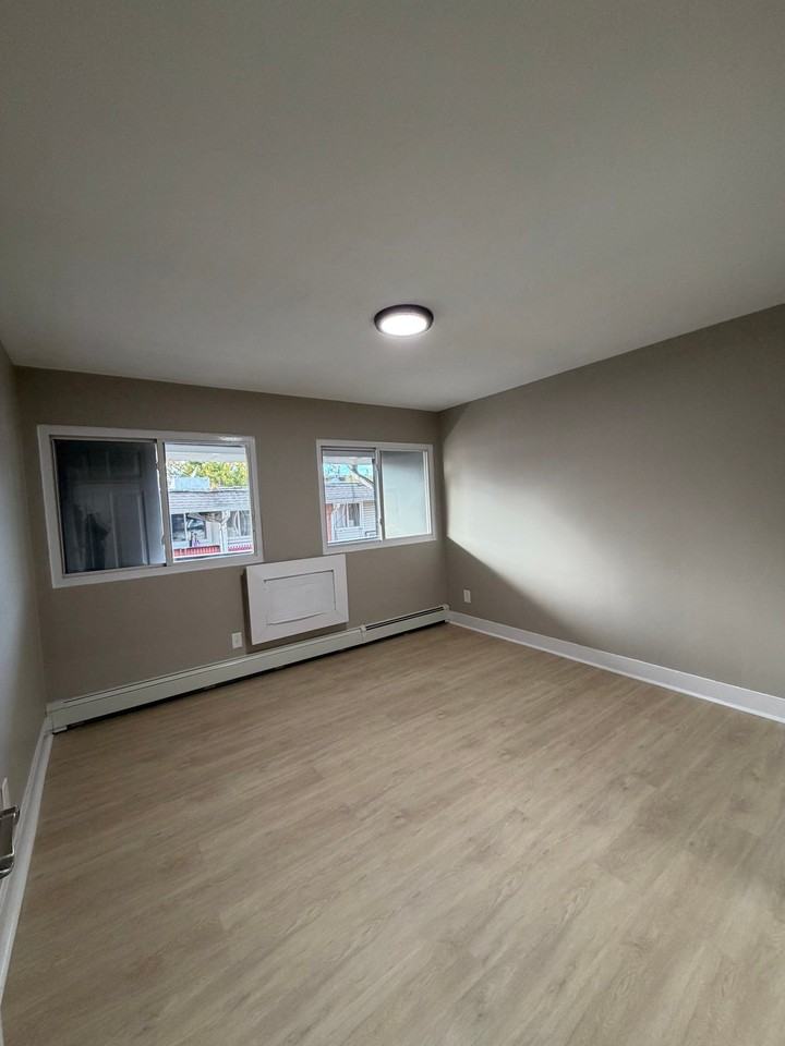 475 Park Ave #B8 - Photo 3 of 9