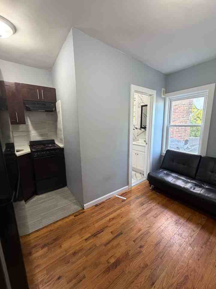 30 Gladstone Ave #3 - Photo 4 of 4