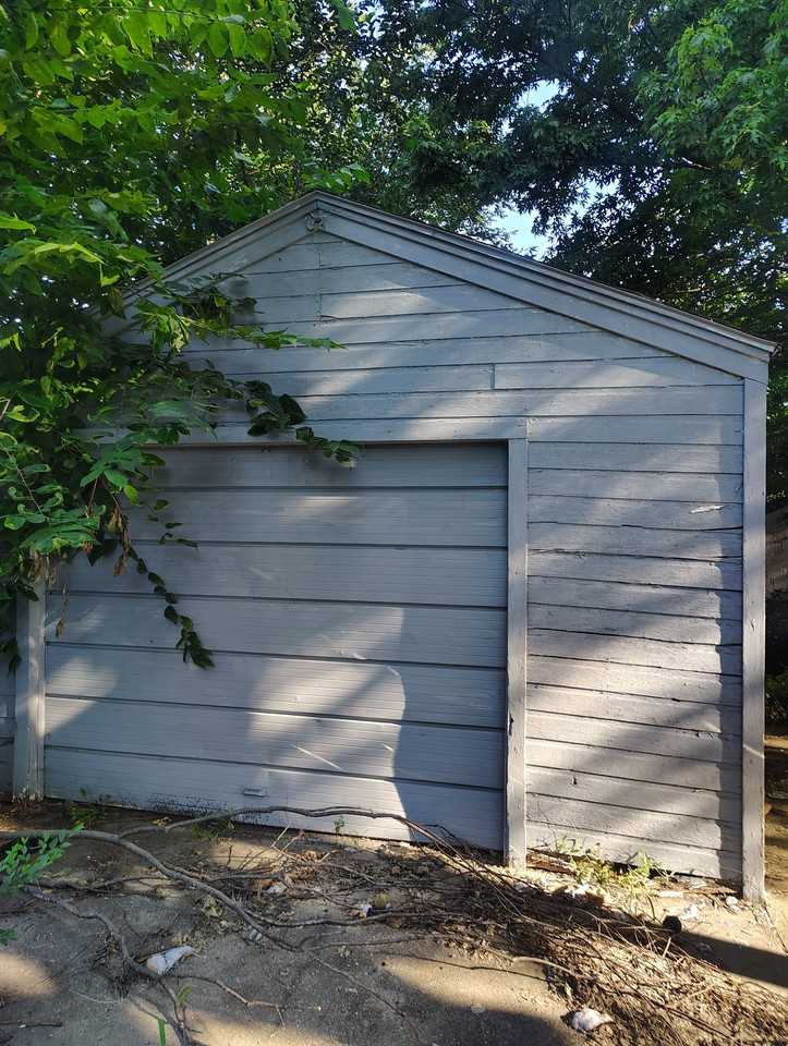 2210 W Wiswall St - Photo 5 of 23