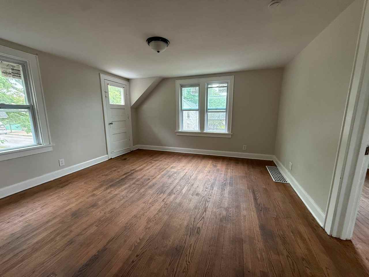 1723 Erie St - Photo 6 of 8